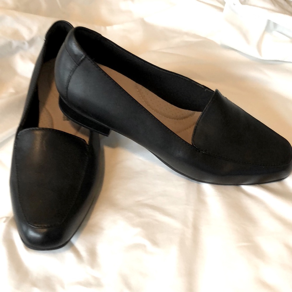 Clarks leather flats